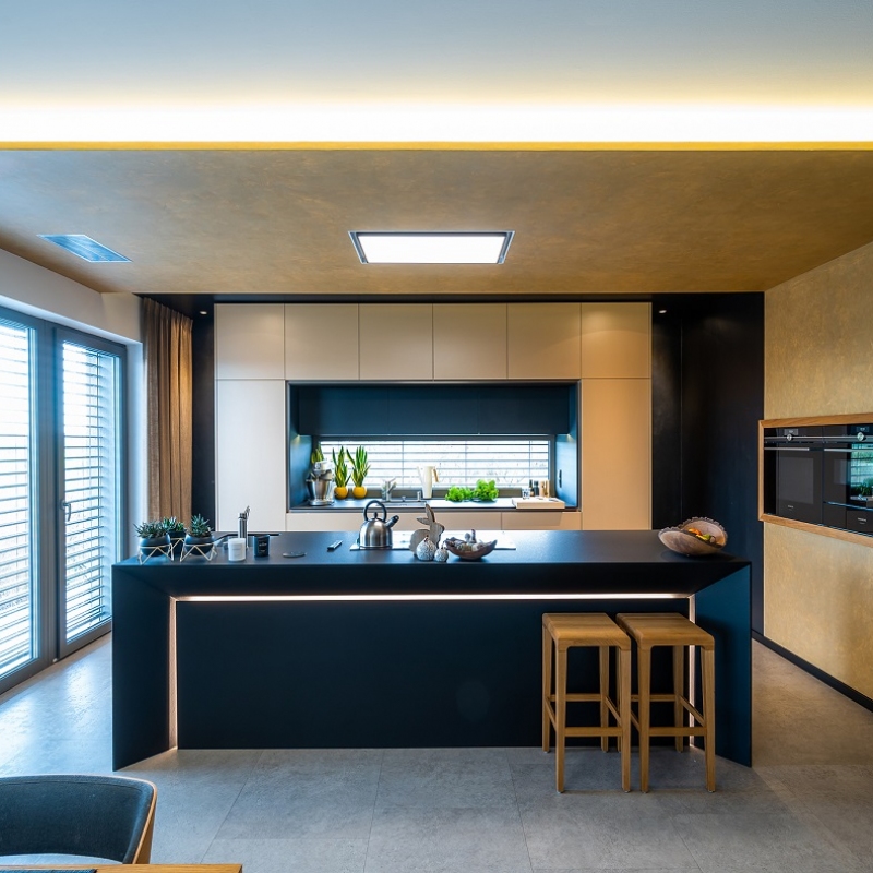 luxusní kuchyně zlatá