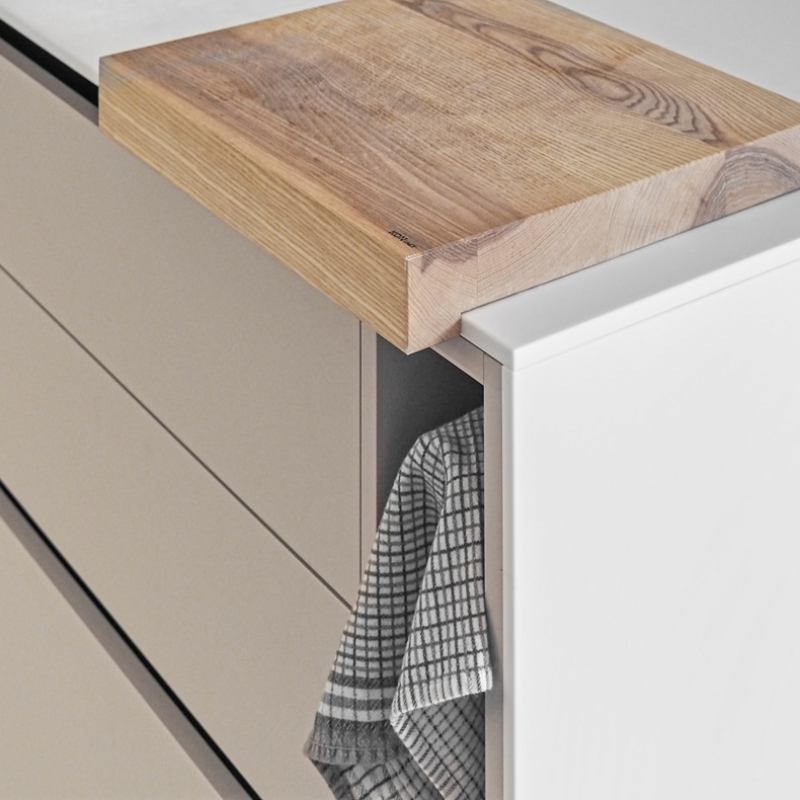 kuchyně se skříňkou pro utěrku