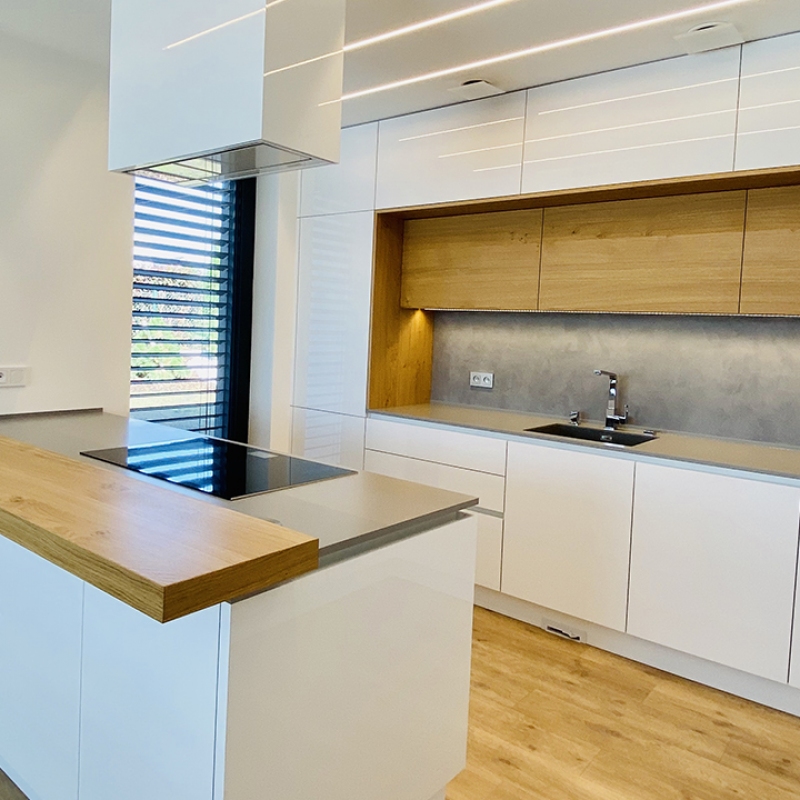 kuchyně s dubovou dýhou