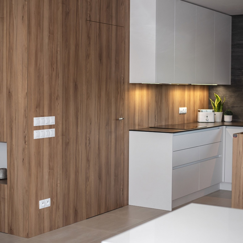 kuchyně s dveřmi do spíže 2