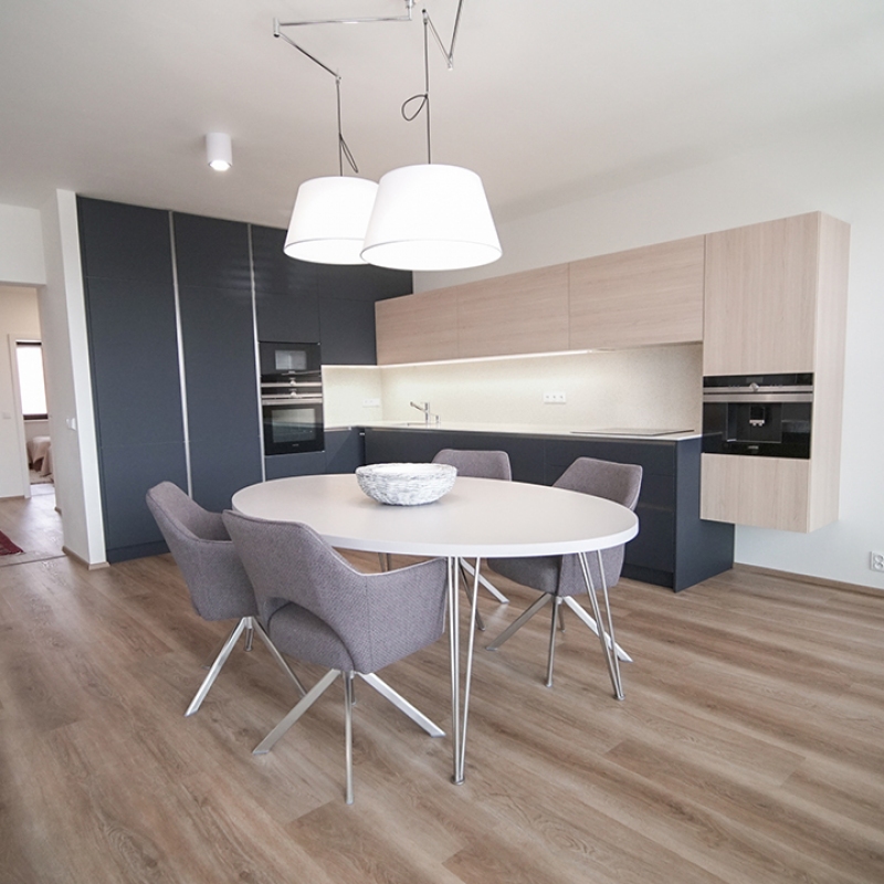 kuchyně s vestavným kávovarem