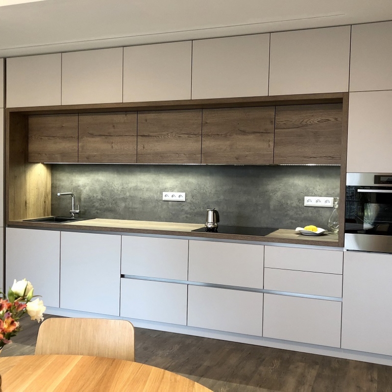 kuchyně kašmírově šedá