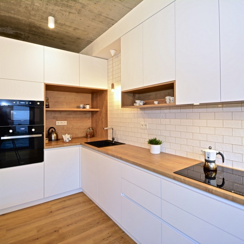 kuchyně bílá matná