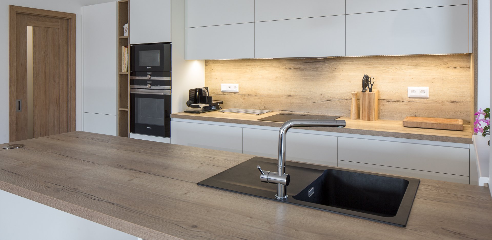 Kuchyně Halifax a bílý mat - 2