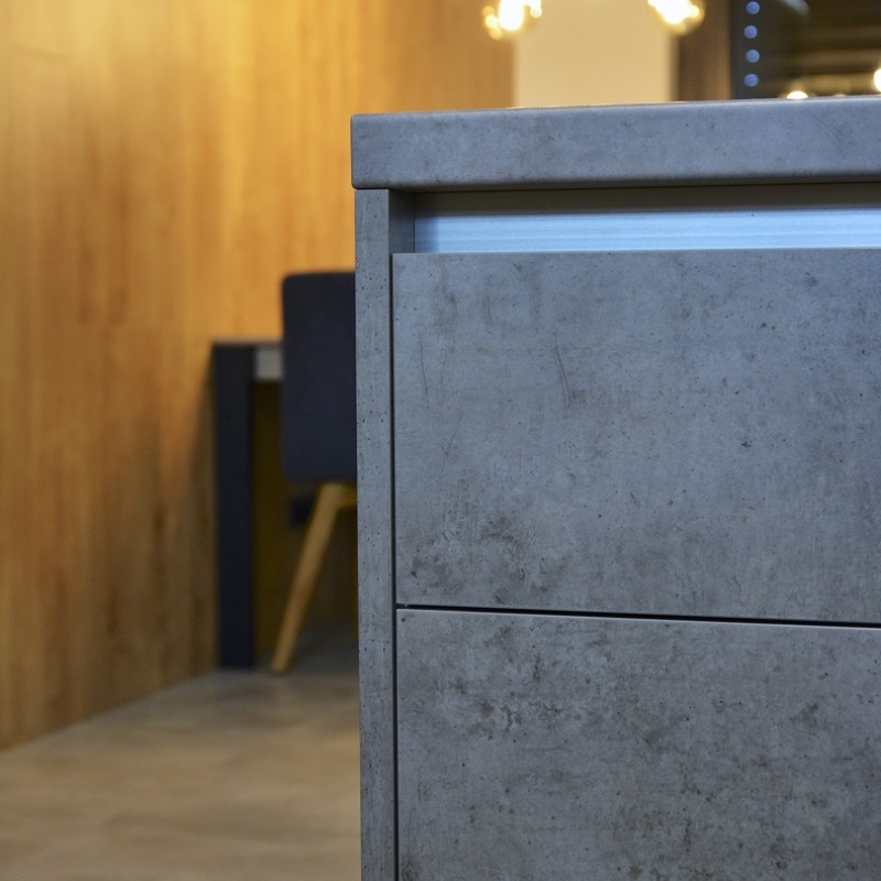 kuchyně s nerezovými profily