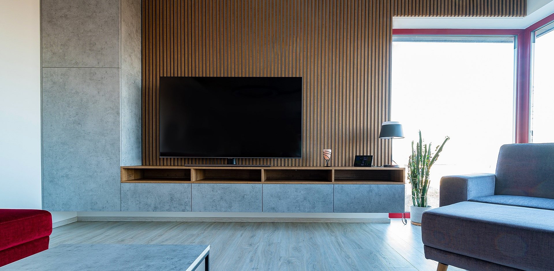 Obývací pokoj s rudou sedačkou - 1