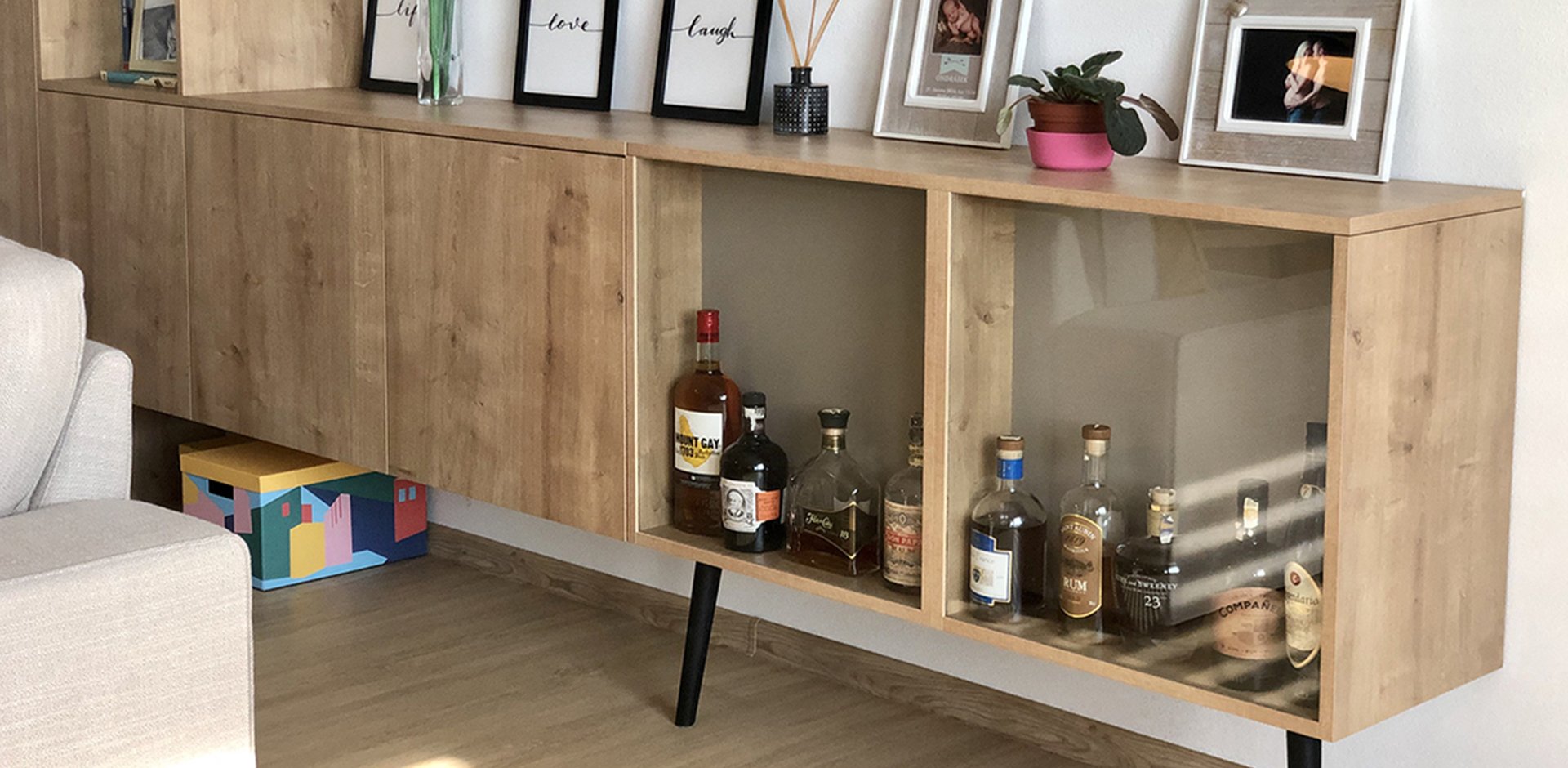 Obývací pokoj s knihovnou a barem - 3