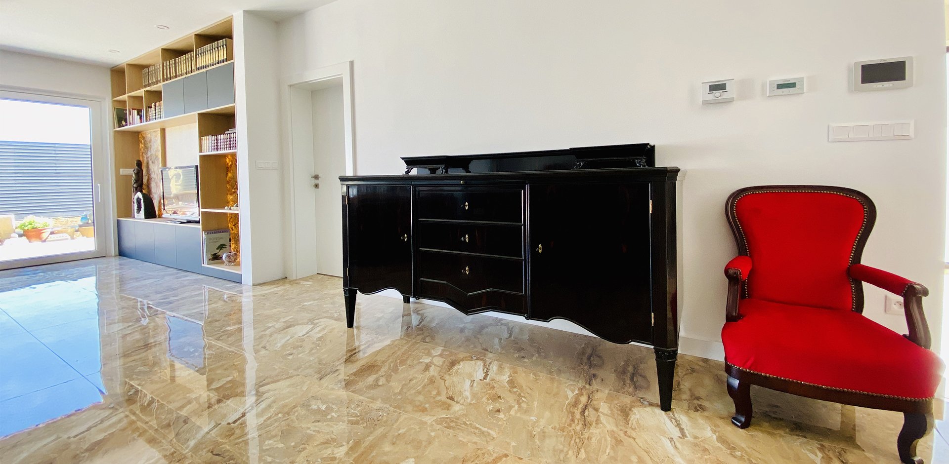 Obývací pokoj s kamennou dýhou - 2