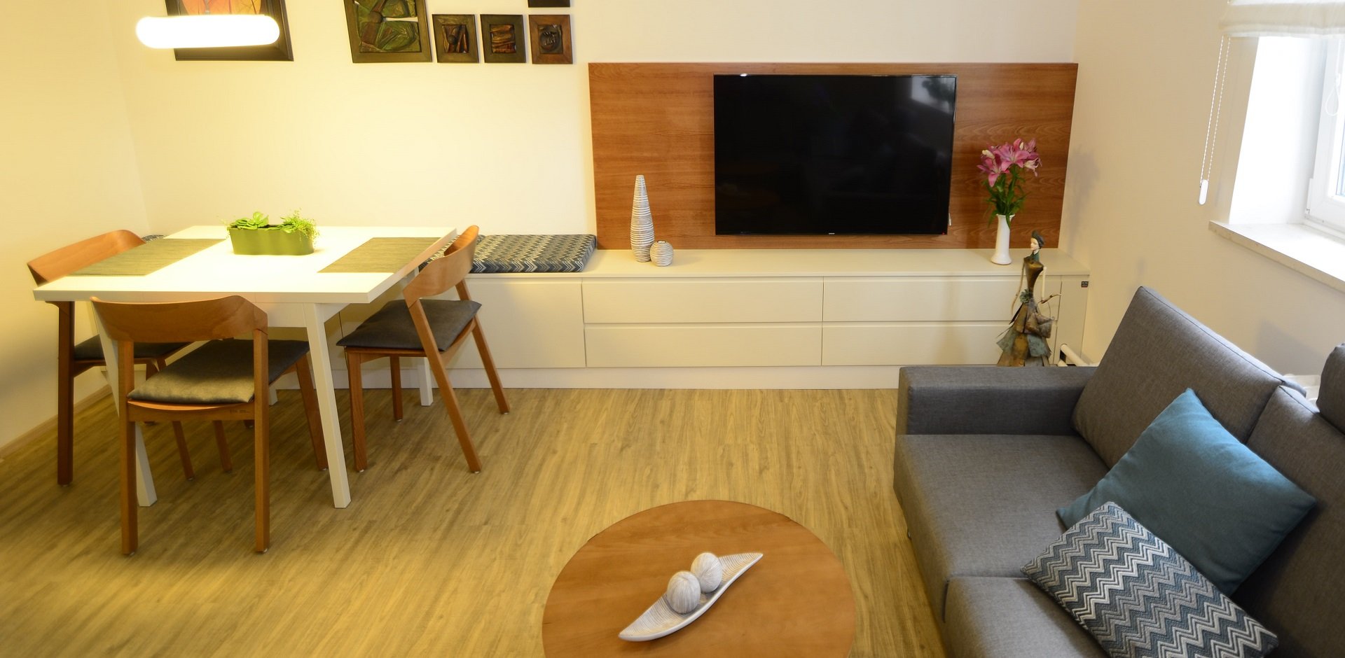 Obývací pokoj s jídelnou - 1