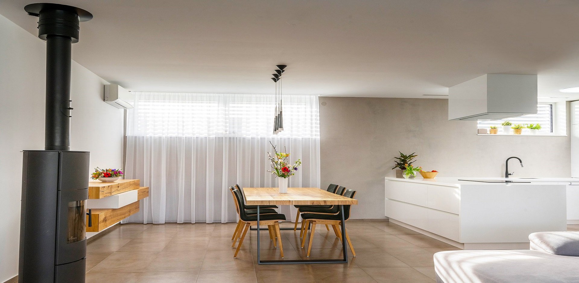 Jídelna v praskaném dubu - 1