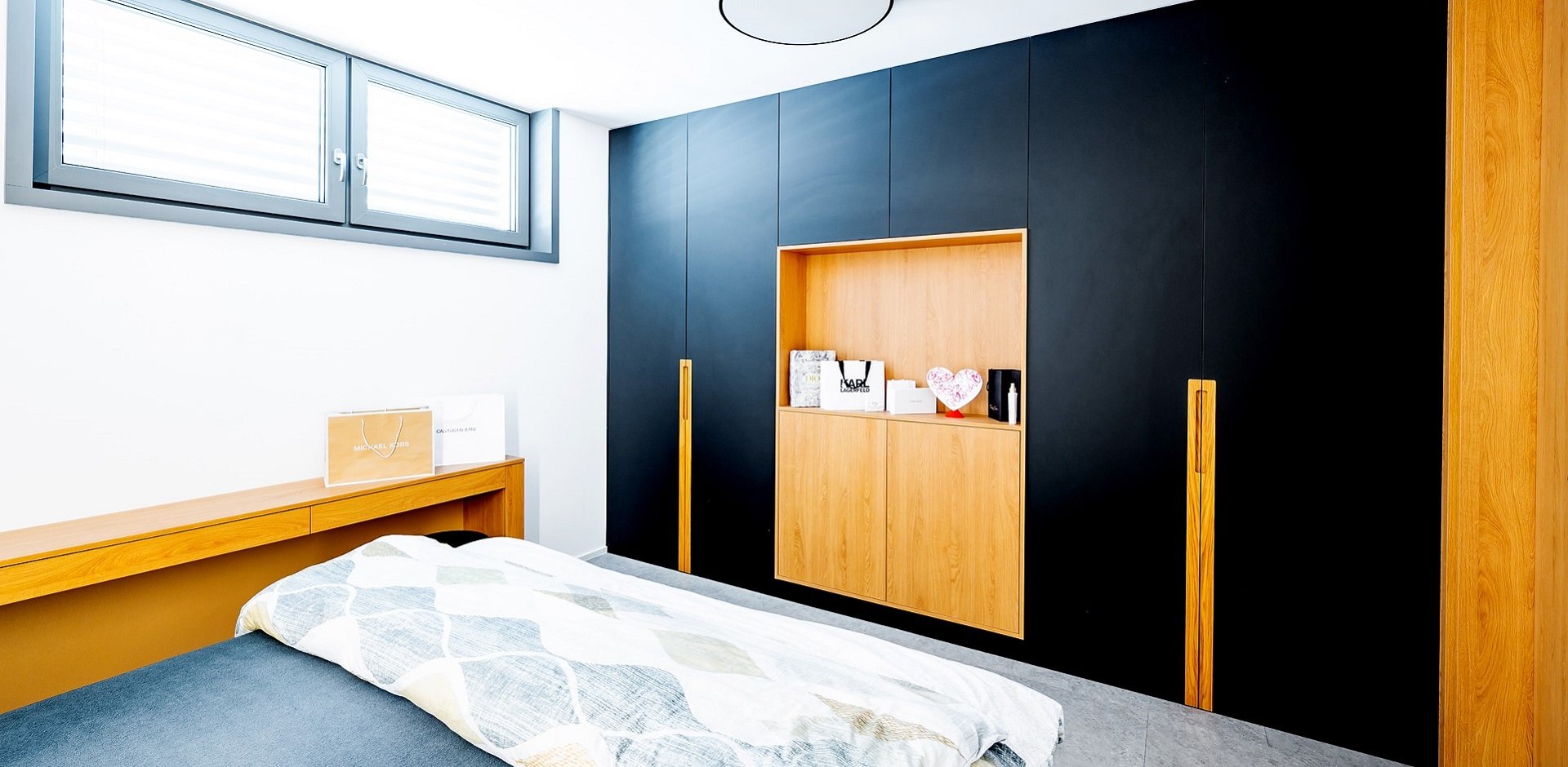 Ložnice s kamennou dýhou - 1