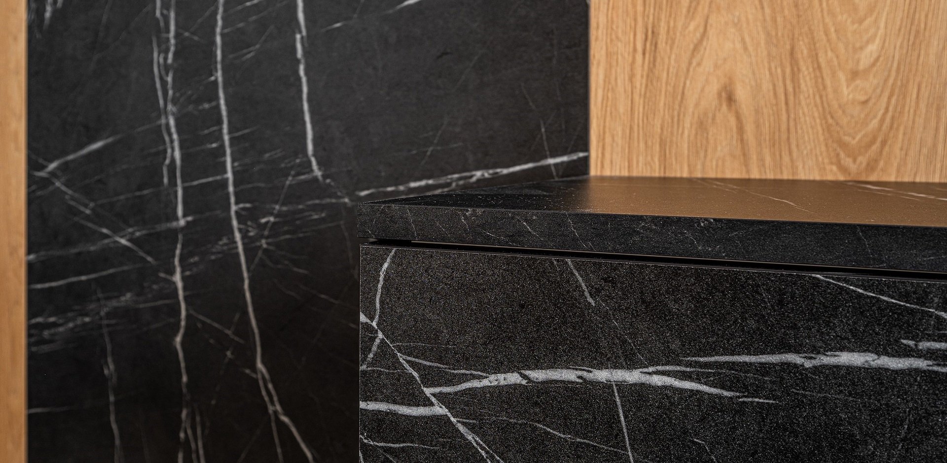 Ložnice s imitací mramoru - 1