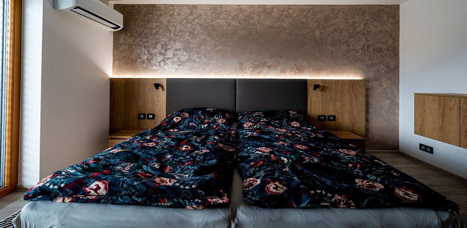 Ložnice s imitací mramoru - 2