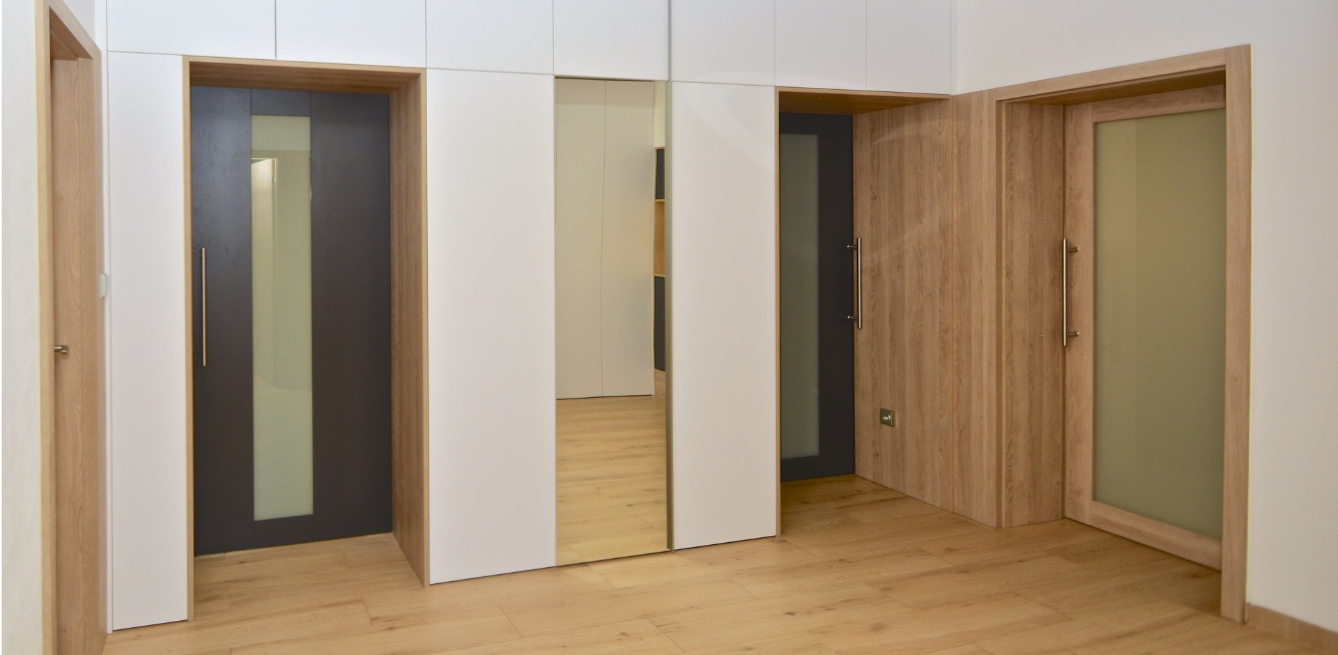 Prosklené a plné dveře - 1