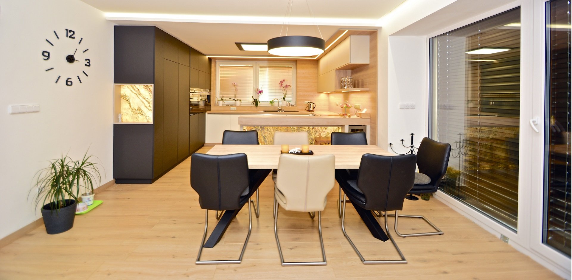 Kompletní interiér s kamennou dýhou - 1