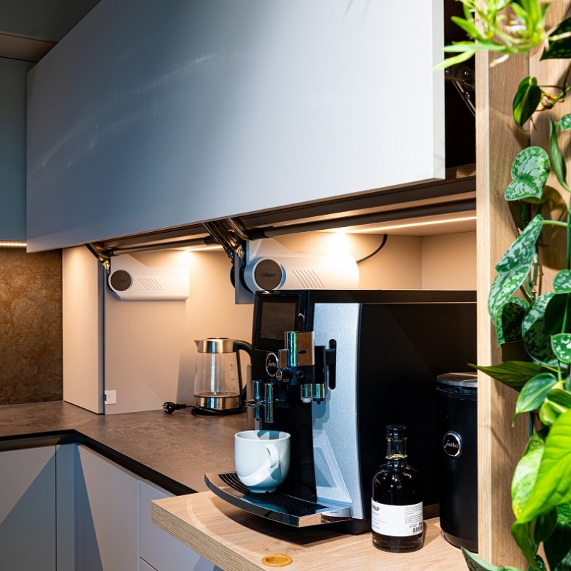 Kuchyně s kávovarem