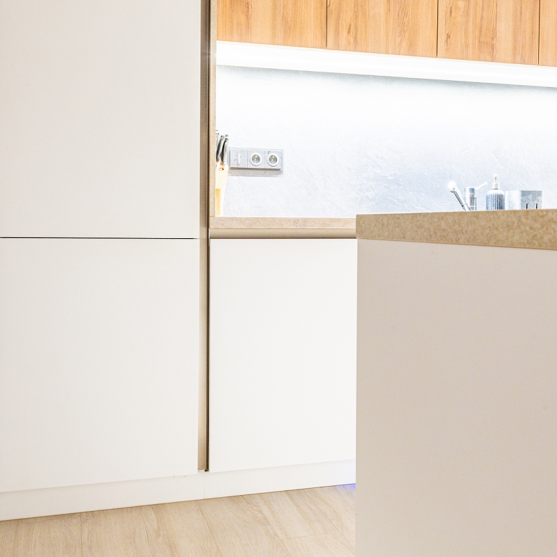 kuchyně se zapuštěným profilem