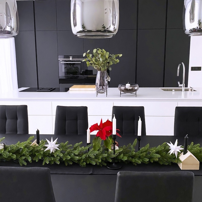 kuchyně černá s ostrůvkem