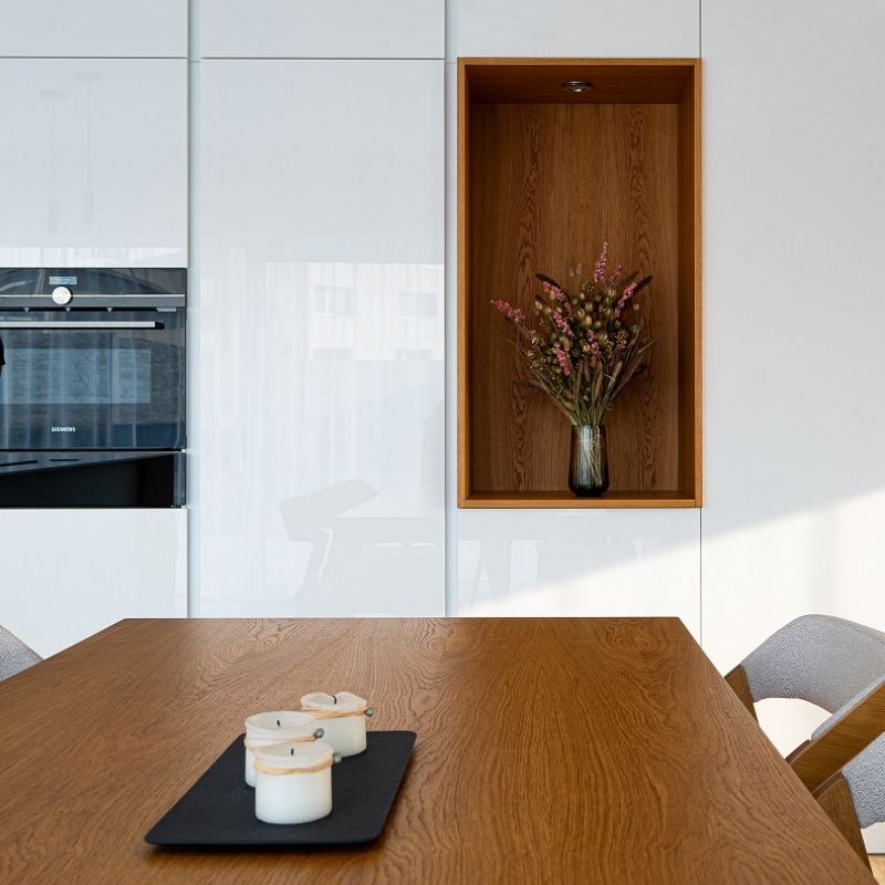 kuchyně s jídelním stolem