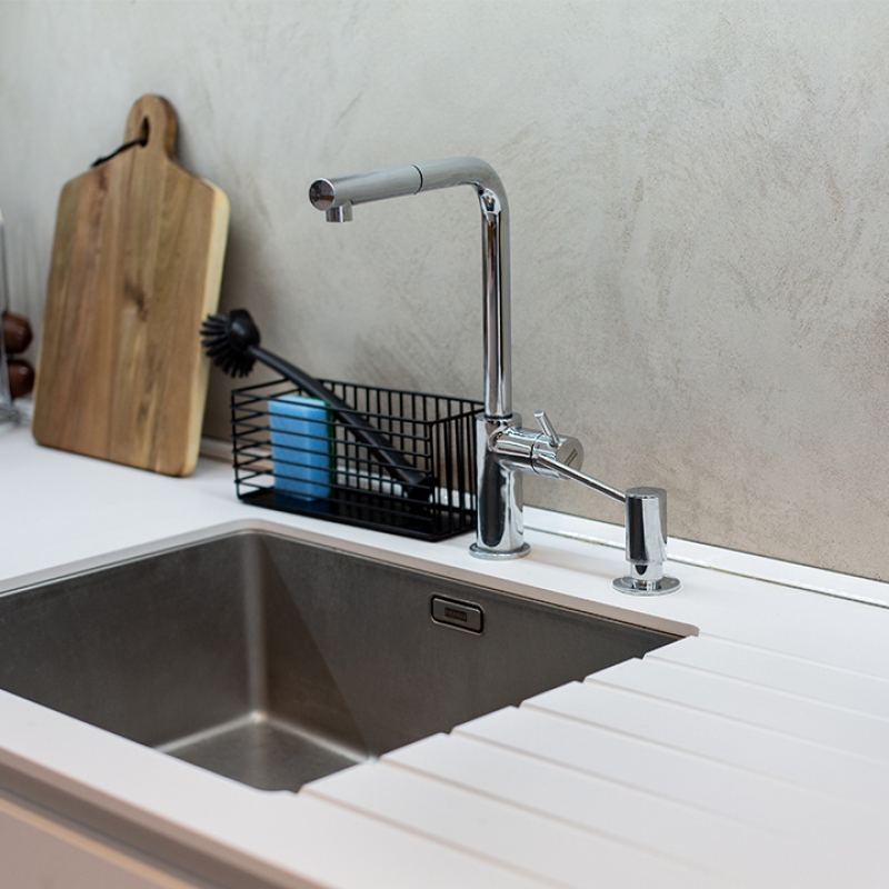 kuchyně s dřezem se spodní montáží