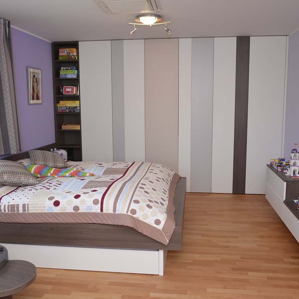 Dětský pokoj s velkou skříní